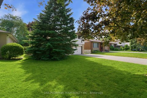 Photo 2 at 410 Dianne Drive, Donevan, Oshawa