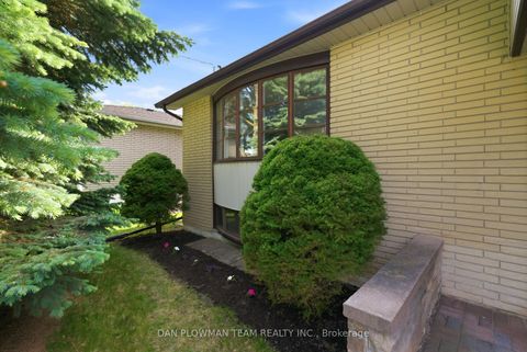 Photo 3 at 410 Dianne Drive, Donevan, Oshawa