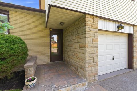 Photo 5 at 410 Dianne Drive, Donevan, Oshawa