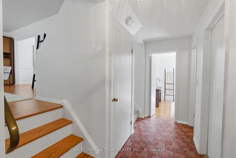 Photo 7 at 410 Dianne Drive, Donevan, Oshawa