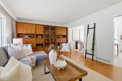 Photo 9 at 410 Dianne Drive, Donevan, Oshawa