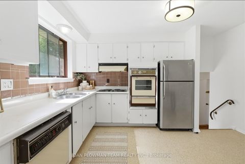 Photo 13 at 410 Dianne Drive, Donevan, Oshawa
