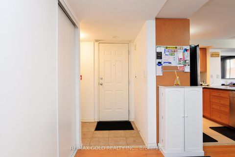 Photo 2 at 26 - 671A Warden Avenue, Birchmount, Toronto