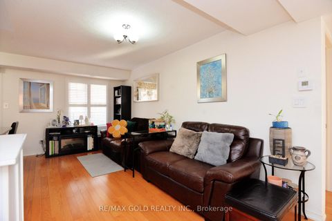 Photo 7 at 26 - 671A Warden Avenue, Birchmount, Toronto