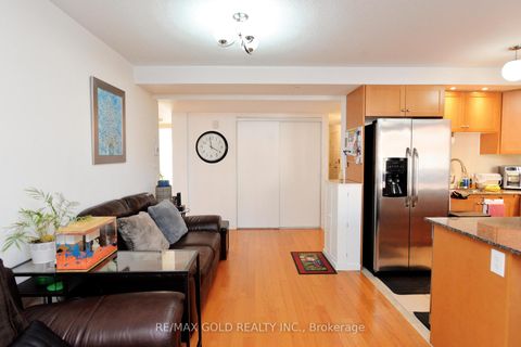 Photo 8 at 26 - 671A Warden Avenue, Birchmount, Toronto