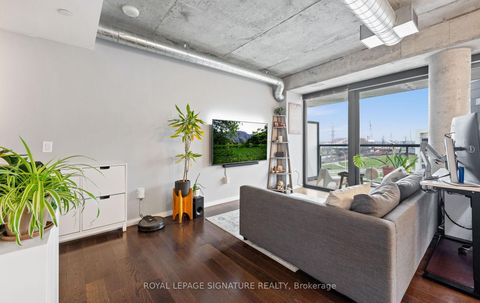 Photo 9 at 608 - 32 Trolley Crescent, Moss Park, Toronto