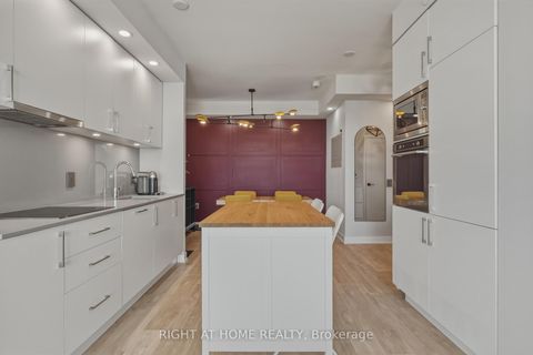 Photo 11 at 1701 - 576 Front Street W, Waterfront Communities C1, Toronto