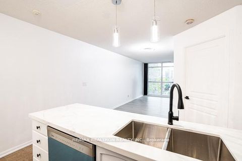 Photo 8 at 808 - 18 Yonge Street, Waterfront Communities C1, Toronto