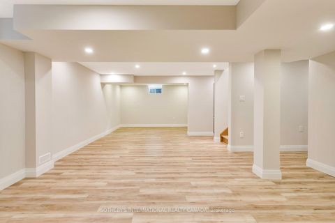 Photo 34 at 10 Belle Terre Way, Greensborough, Markham