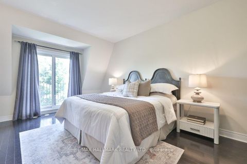 Photo 11 at 32 Lobo Mews, City Centre West, Toronto