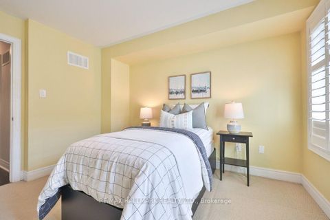 Photo 21 at 32 Lobo Mews, City Centre West, Toronto