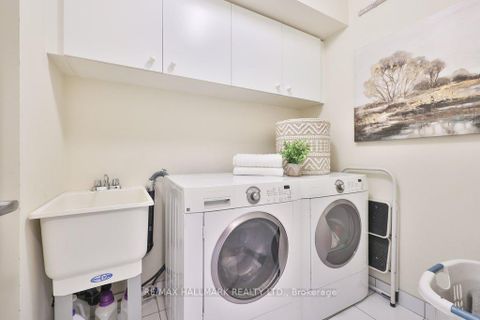 Photo 23 at 32 Lobo Mews, City Centre West, Toronto