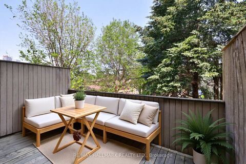 Photo 24 at 32 Lobo Mews, City Centre West, Toronto