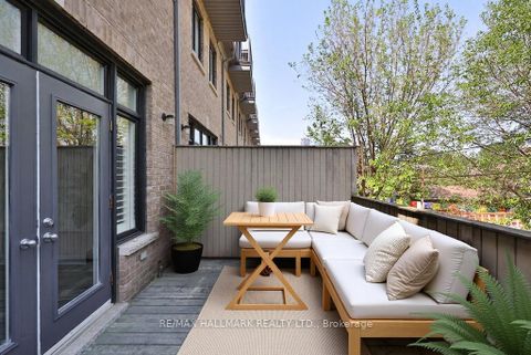 Photo 25 at 32 Lobo Mews, City Centre West, Toronto