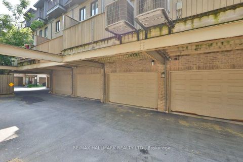 Photo 31 at 32 Lobo Mews, City Centre West, Toronto