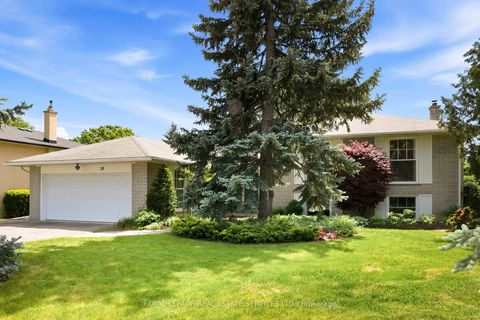 Photo 1 at 28 Bemersyde Drive, Rosethorn, Toronto