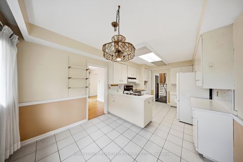 Photo 4 at 28 Bemersyde Drive, Rosethorn, Toronto