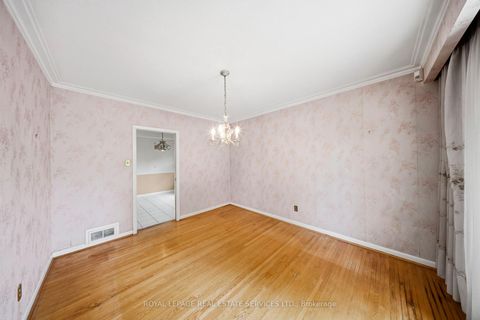 Photo 6 at 28 Bemersyde Drive, Rosethorn, Toronto