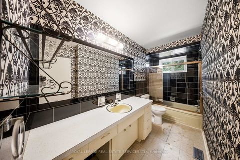 Photo 13 at 28 Bemersyde Drive, Rosethorn, Toronto