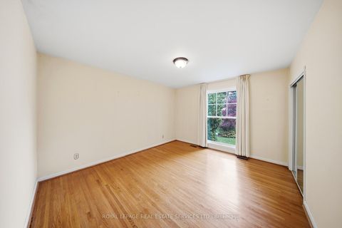 Photo 17 at 28 Bemersyde Drive, Rosethorn, Toronto