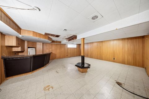 Photo 30 at 28 Bemersyde Drive, Rosethorn, Toronto