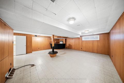 Photo 31 at 28 Bemersyde Drive, Rosethorn, Toronto