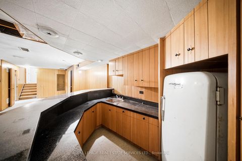 Photo 32 at 28 Bemersyde Drive, Rosethorn, Toronto