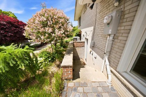 Photo 36 at 28 Bemersyde Drive, Rosethorn, Toronto