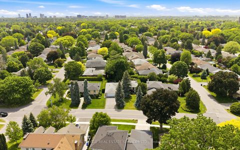 Photo 40 at 28 Bemersyde Drive, Rosethorn, Toronto