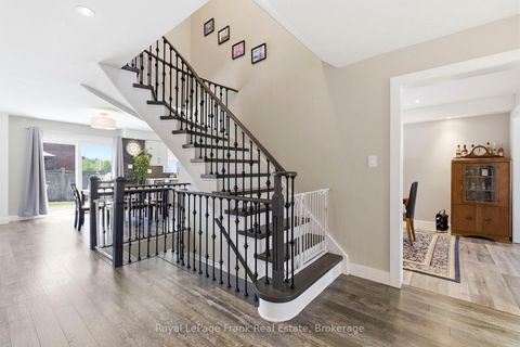 Photo 4 at 13 Fenchurch Manor, Painswick South, Barrie