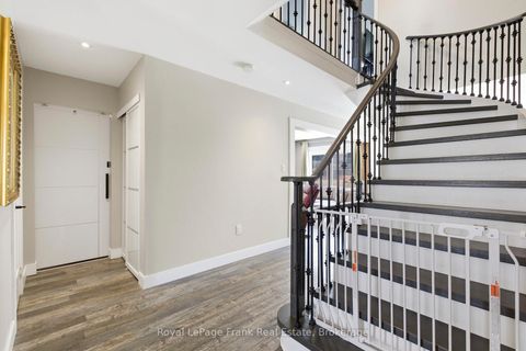 Photo 5 at 13 Fenchurch Manor, Painswick South, Barrie