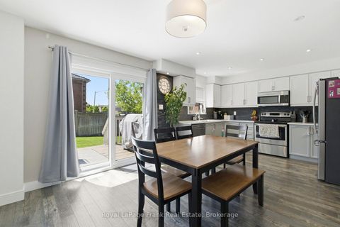 Photo 8 at 13 Fenchurch Manor, Painswick South, Barrie