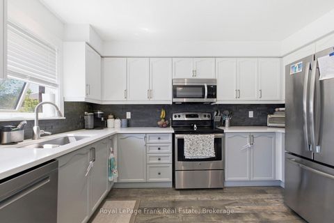 Photo 10 at 13 Fenchurch Manor, Painswick South, Barrie