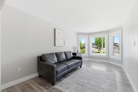 Photo 12 at 13 Fenchurch Manor, Painswick South, Barrie