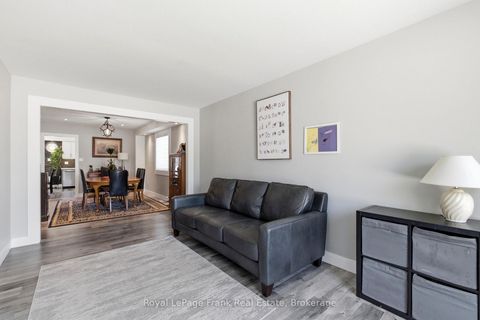 Photo 13 at 13 Fenchurch Manor, Painswick South, Barrie