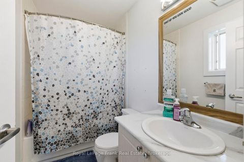 Photo 20 at 13 Fenchurch Manor, Painswick South, Barrie