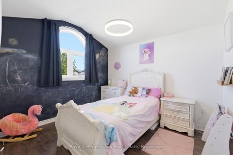 Photo 23 at 13 Fenchurch Manor, Painswick South, Barrie