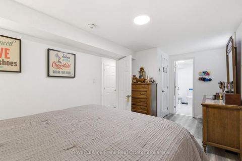 Photo 35 at 13 Fenchurch Manor, Painswick South, Barrie