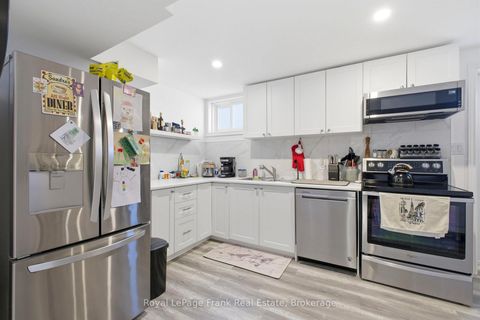 Photo 37 at 13 Fenchurch Manor, Painswick South, Barrie