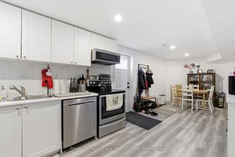 Photo 39 at 13 Fenchurch Manor, Painswick South, Barrie