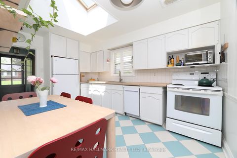 Photo 4 at 33 Stag Hill Drive, Parkview, Toronto
