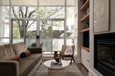 Photo 2 at 210 - 437 Roncesvalles Avenue, Roncesvalles, Toronto
