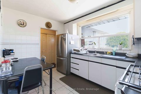 Photo 3 at 73 Saint Andrews Boulevard, The Westway, Toronto