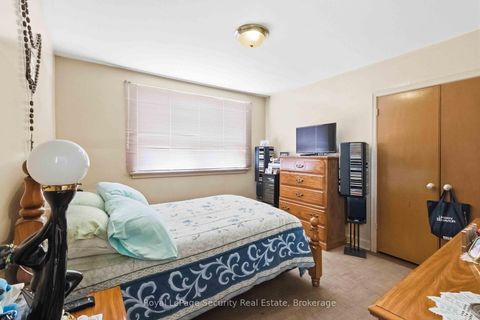 Photo 7 at 73 Saint Andrews Boulevard, The Westway, Toronto