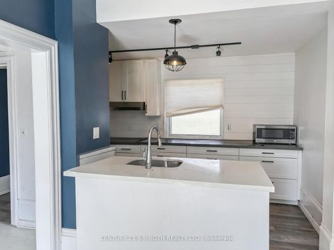 Photo 8 at 253 Dunlop Street E, North Shore, Barrie