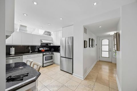 Photo 4 at 84 Connaught Avenue, Newtonbrook West, Toronto