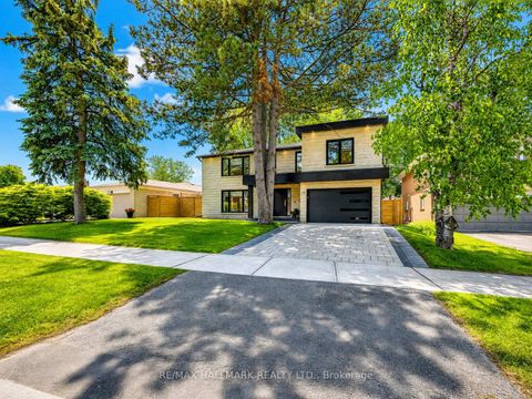 Photo 1 at 30 Kellythorne Drive, Donalda, Toronto