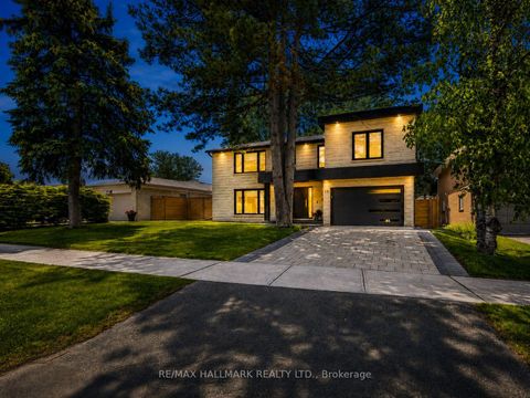 Photo 2 at 30 Kellythorne Drive, Donalda, Toronto