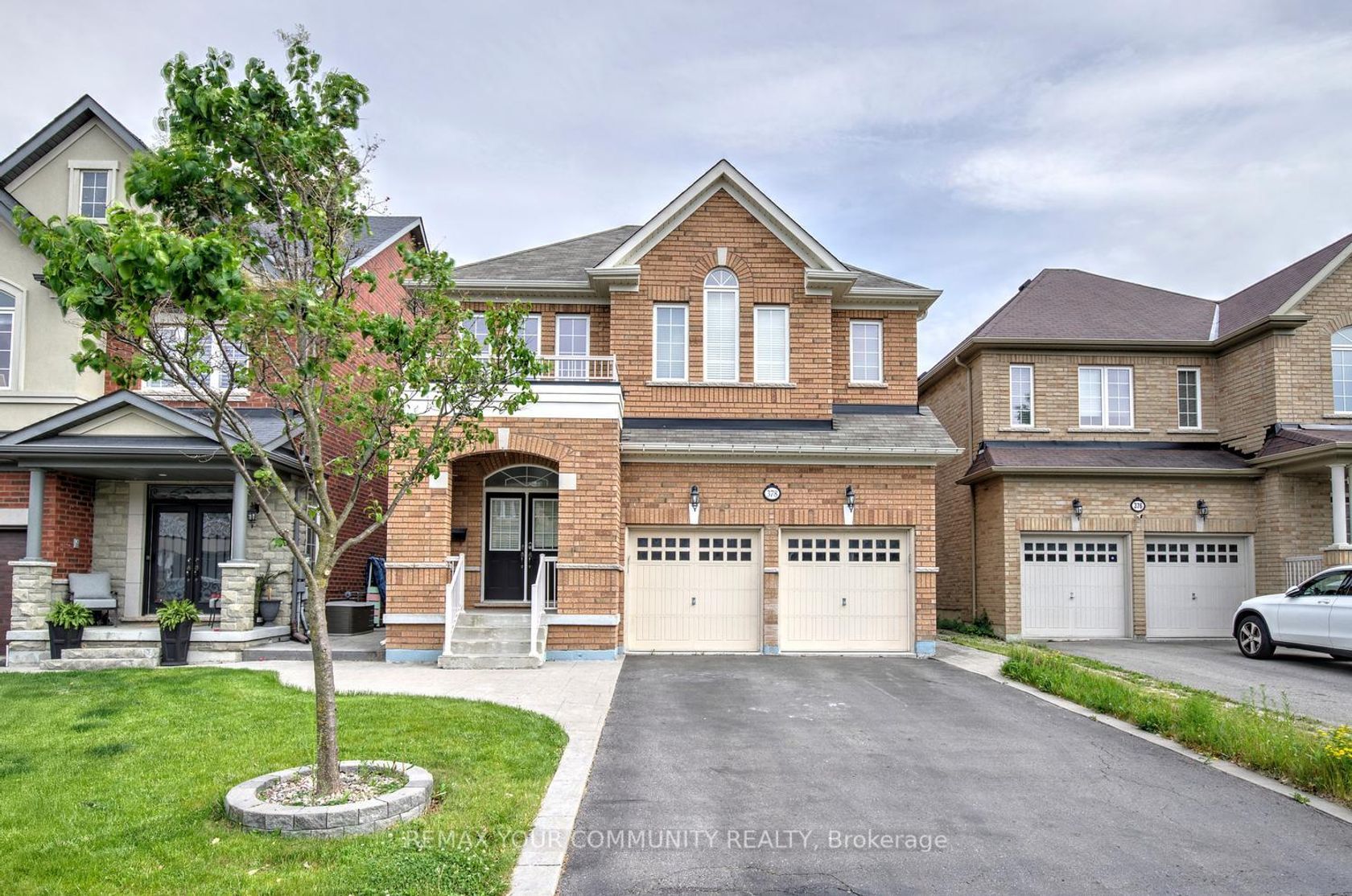 378 Lauderdale Drive, Patterson, Vaughan photo number 2