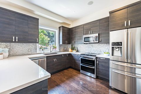 Photo 10 at 31 James Street, Long Branch, Toronto